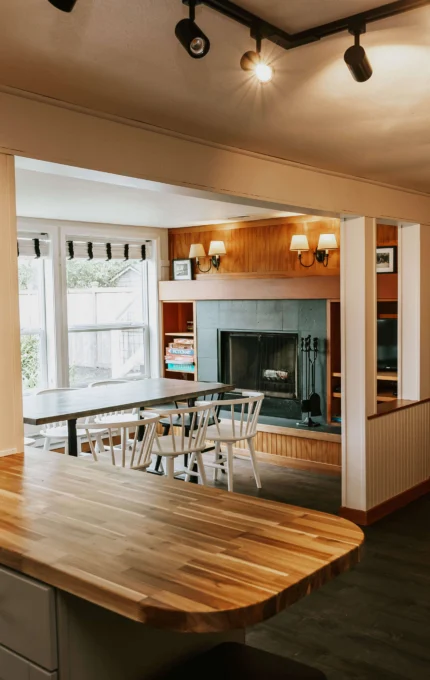 Charming hotel lounge with cosy seating, modern lighting, wooden furniture, and a welcoming atmosphere for relaxation.