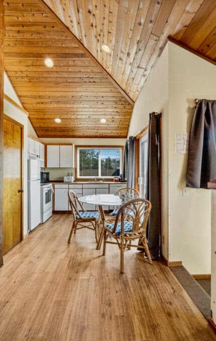Luxe Queen Suite with Kitchen