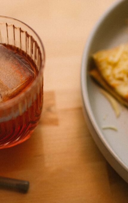 Enjoy a refreshing cocktail and gourmet pizza at our hotel's stylish bar and restaurant.